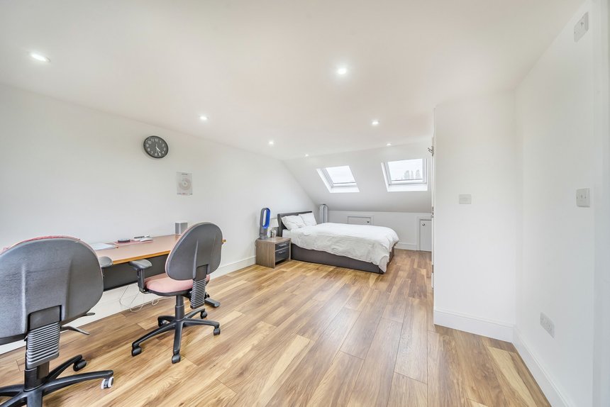 for sale shenley avenue london 60509 - Gibbs Gillespie