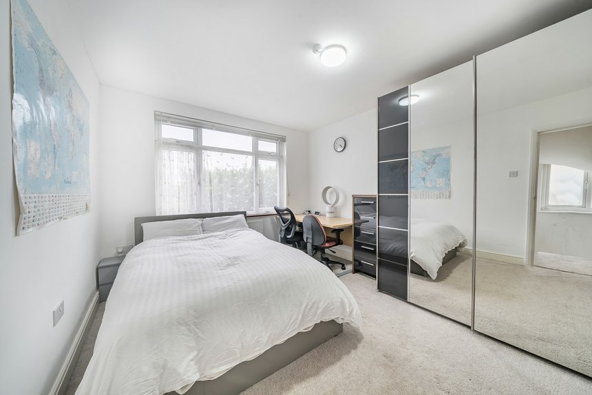 for sale shenley avenue london 60509 - Gibbs Gillespie