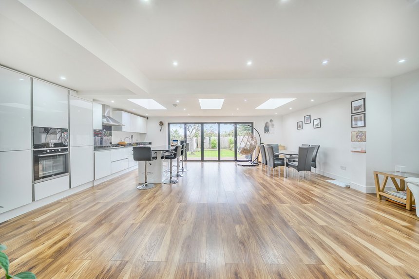 for sale shenley avenue london 60509 - Gibbs Gillespie