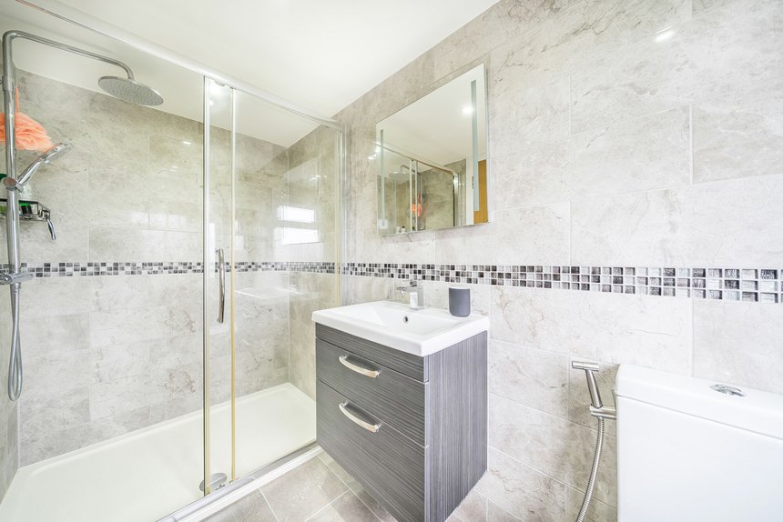 for sale shenley avenue london 60509 - Gibbs Gillespie