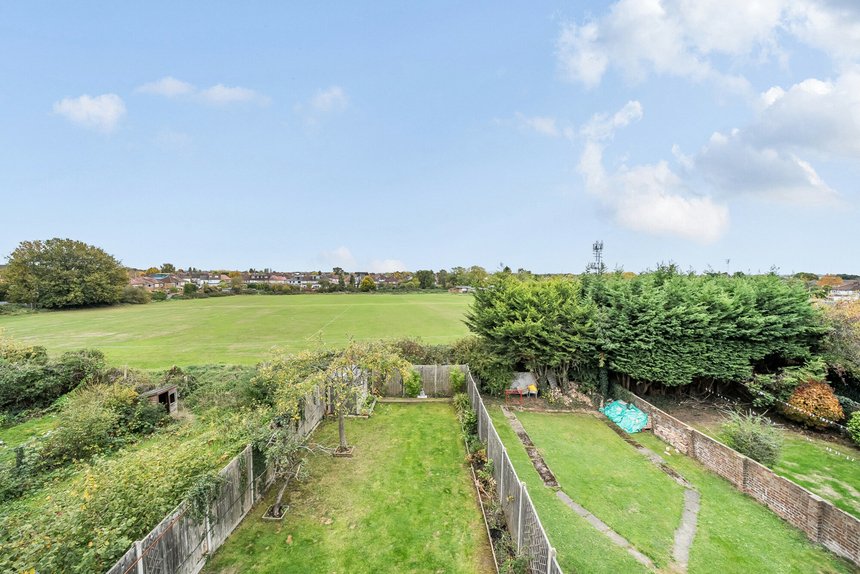 for sale shenley avenue london 60509 - Gibbs Gillespie