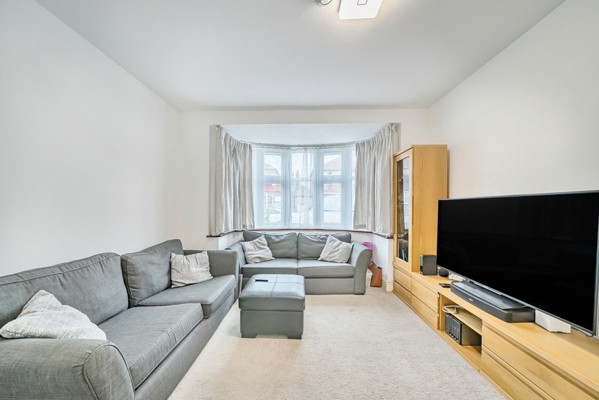 for sale shenley avenue london 60509 - Gibbs Gillespie