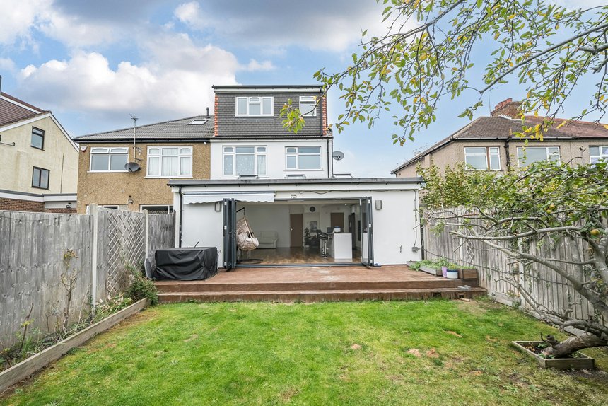 for sale shenley avenue london 60509 - Gibbs Gillespie