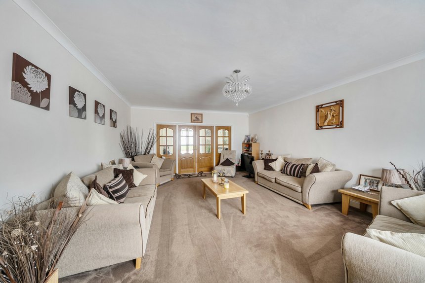 for sale whitegate gardens london 60512 - Gibbs Gillespie