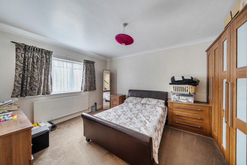 for sale whitegate gardens london 60512 - Gibbs Gillespie
