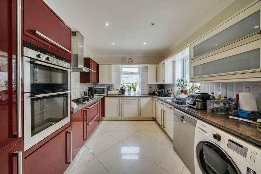for sale whitegate gardens london 60512 - Gibbs Gillespie