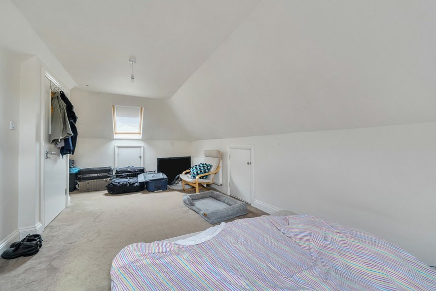 for sale whitegate gardens london 60512 - Gibbs Gillespie