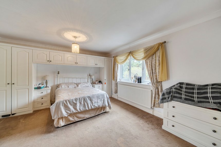 for sale whitegate gardens london 60512 - Gibbs Gillespie