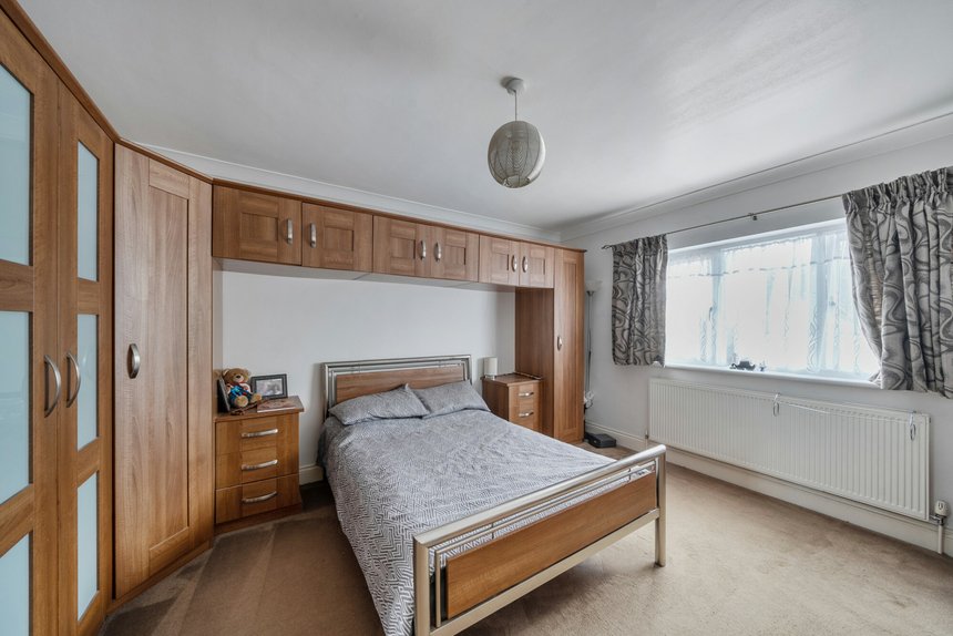 for sale whitegate gardens london 60512 - Gibbs Gillespie
