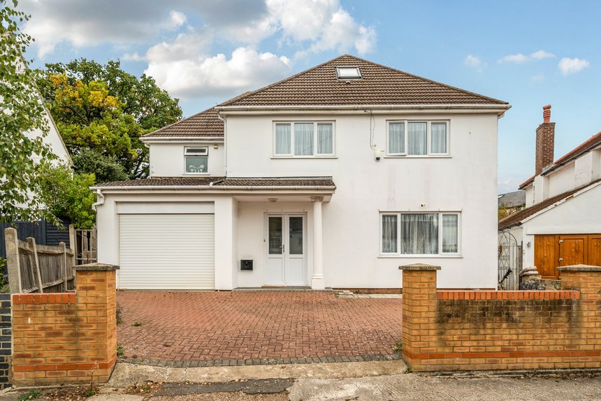 for sale whitegate gardens london 60512 - Gibbs Gillespie