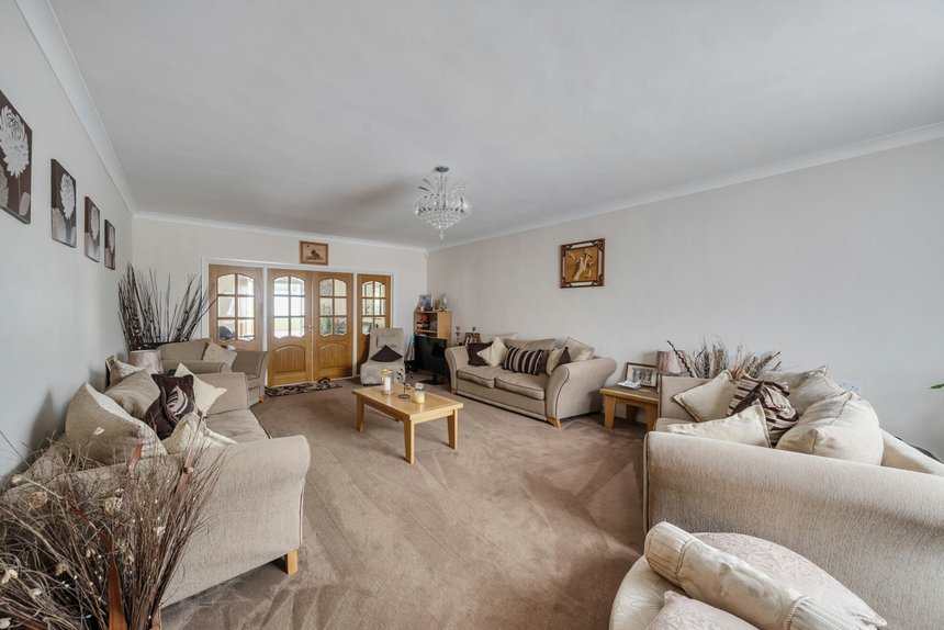 for sale whitegate gardens london 60512 - Gibbs Gillespie