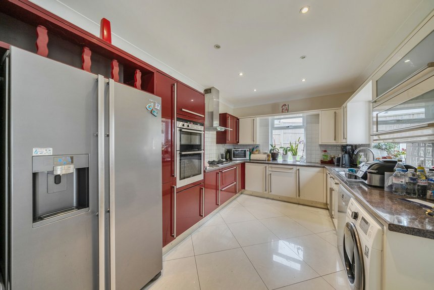 for sale whitegate gardens london 60512 - Gibbs Gillespie