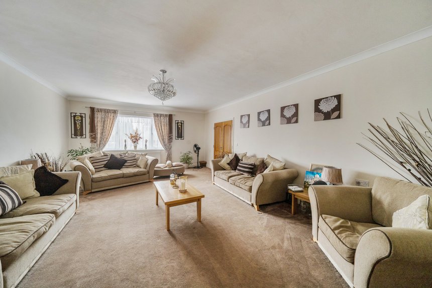 for sale whitegate gardens london 60512 - Gibbs Gillespie