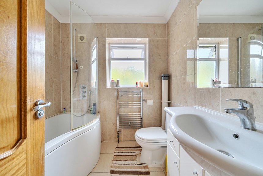 for sale whitegate gardens london 60512 - Gibbs Gillespie