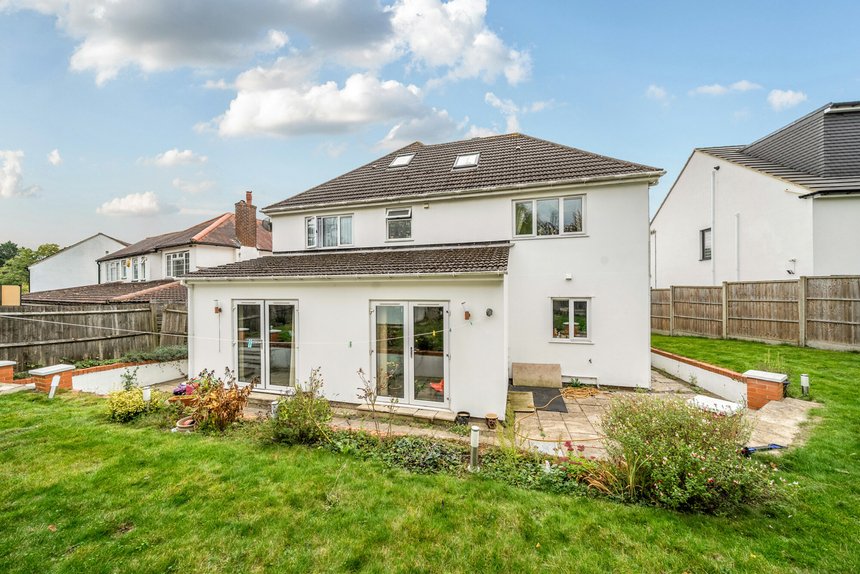 for sale whitegate gardens london 60512 - Gibbs Gillespie