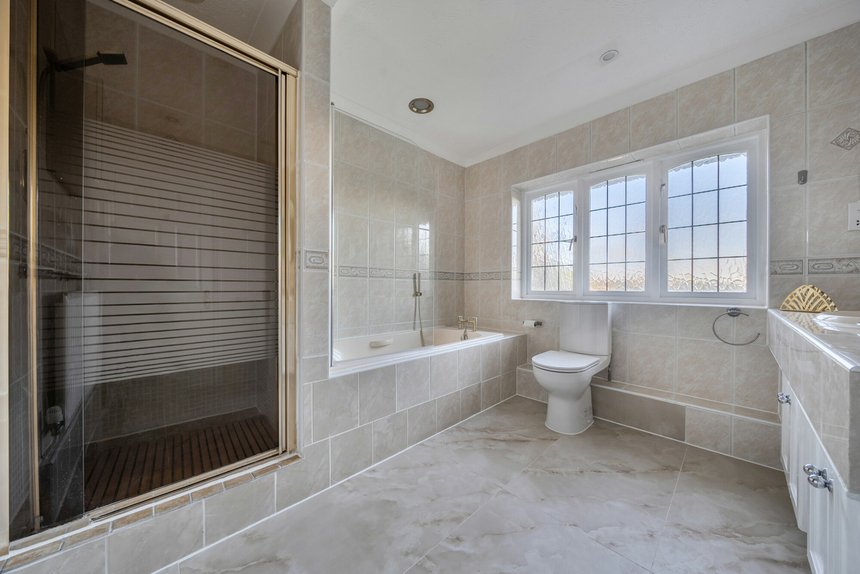 for sale south park drive london 60531 - Gibbs Gillespie