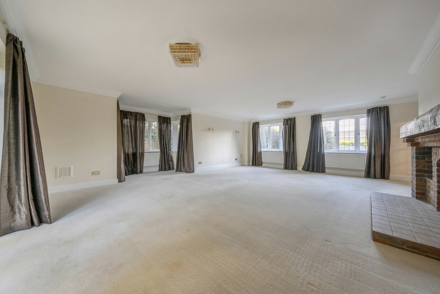 for sale south park drive london 60531 - Gibbs Gillespie