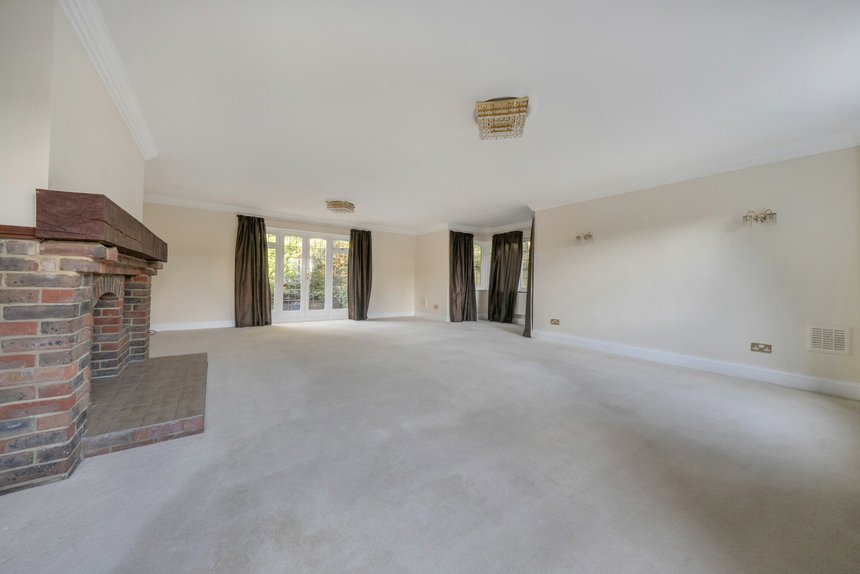 for sale south park drive london 60531 - Gibbs Gillespie
