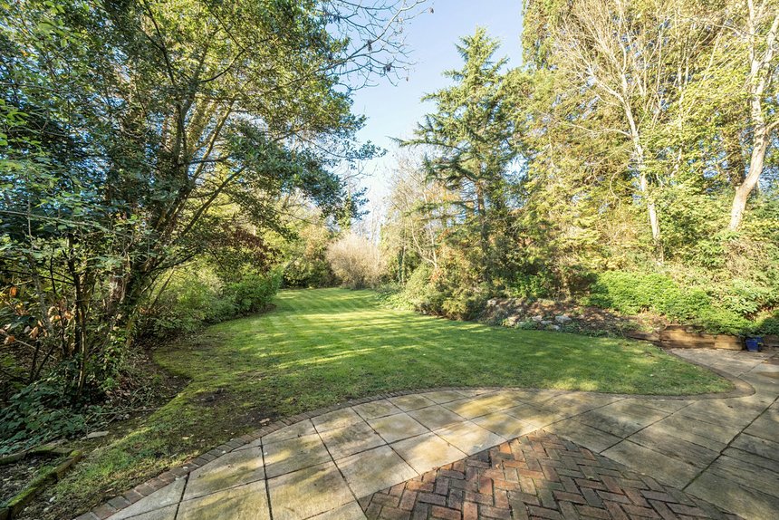 for sale south park drive london 60531 - Gibbs Gillespie