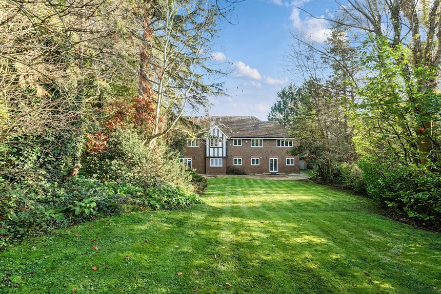 for sale south park drive london 60531 - Gibbs Gillespie
