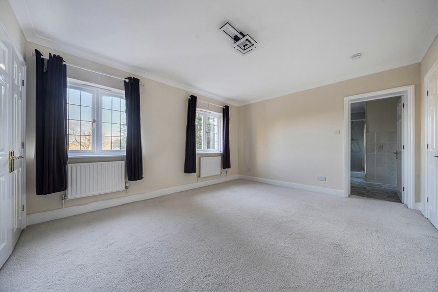 for sale south park drive london 60531 - Gibbs Gillespie