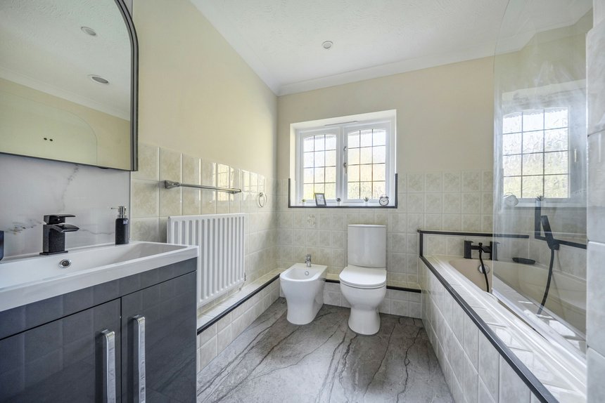 for sale south park drive london 60531 - Gibbs Gillespie