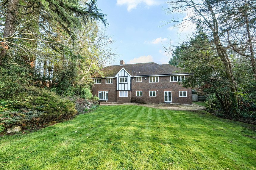 for sale south park drive london 60531 - Gibbs Gillespie