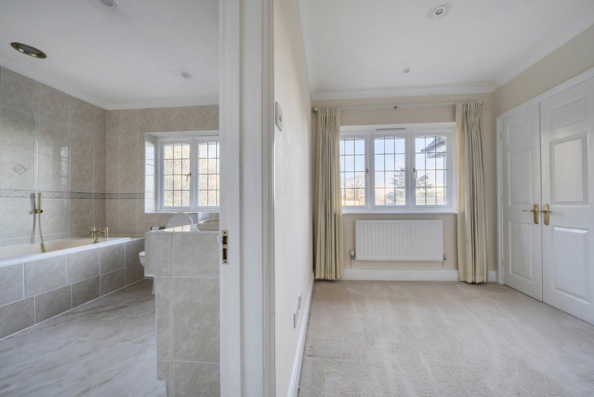 for sale south park drive london 60531 - Gibbs Gillespie