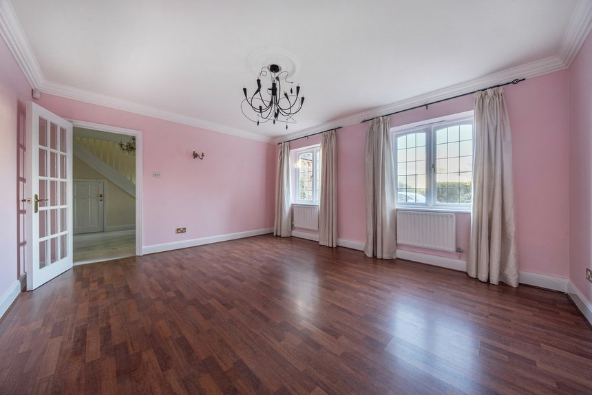 for sale south park drive london 60531 - Gibbs Gillespie
