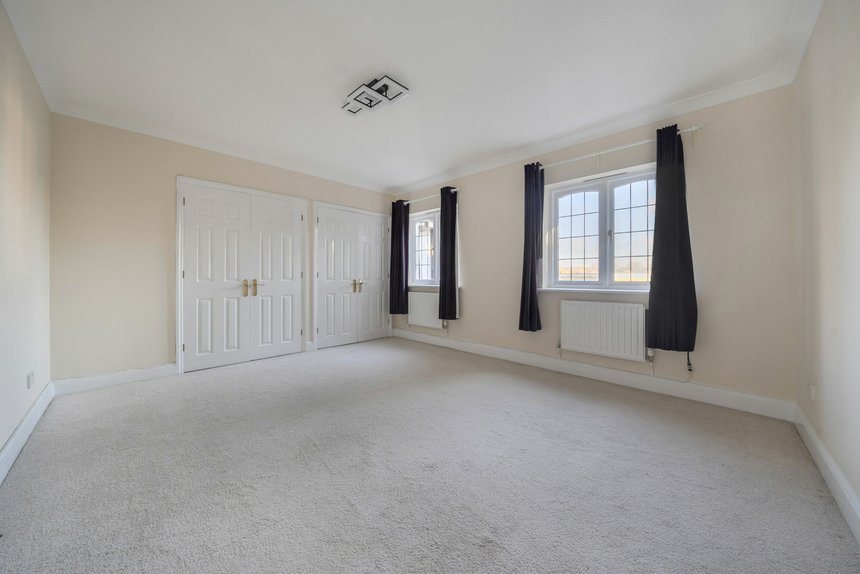 for sale south park drive london 60531 - Gibbs Gillespie