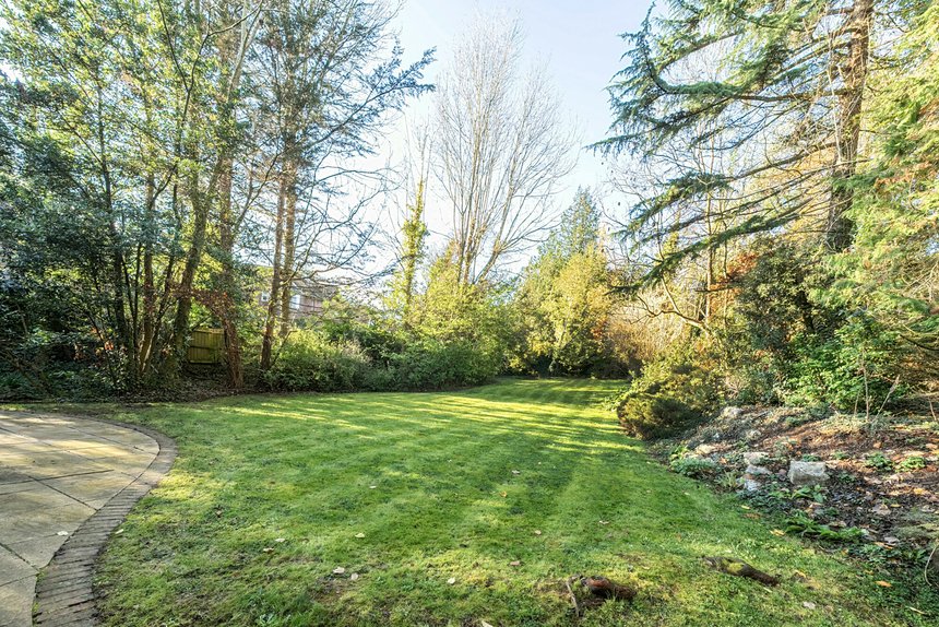 for sale south park drive london 60531 - Gibbs Gillespie