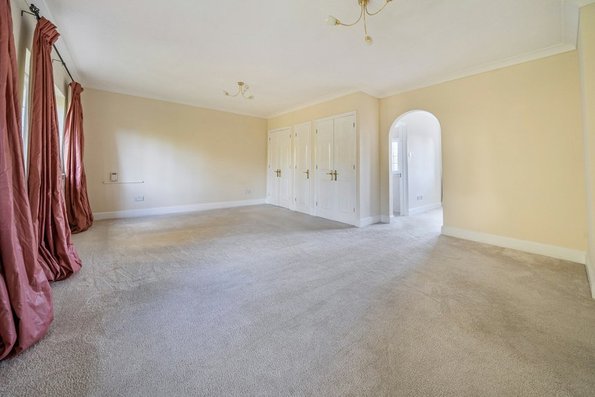 for sale south park drive london 60531 - Gibbs Gillespie