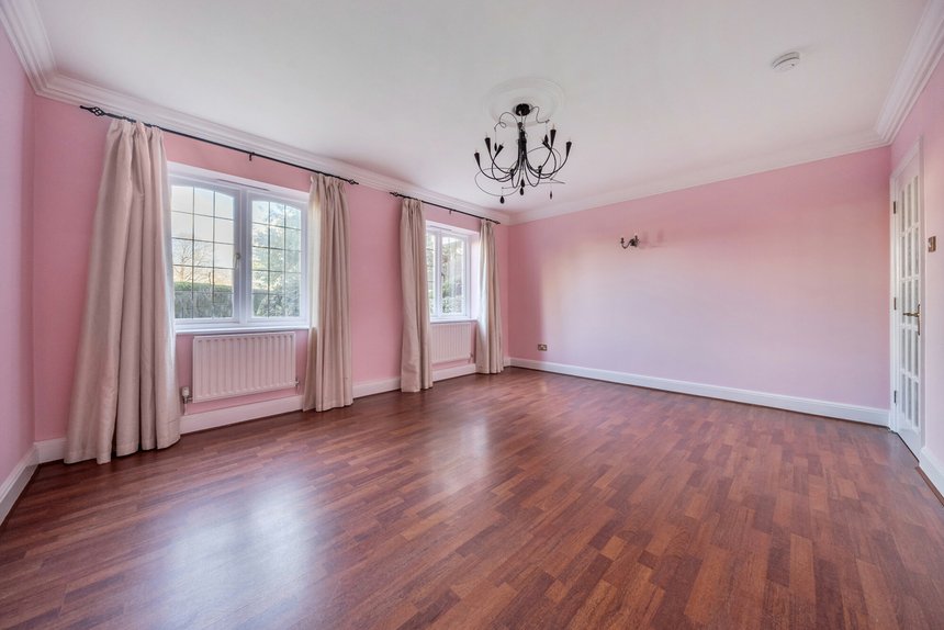 for sale south park drive london 60531 - Gibbs Gillespie