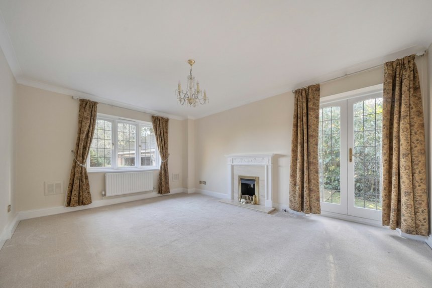 for sale south park drive london 60531 - Gibbs Gillespie