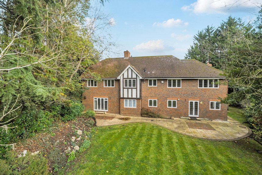 for sale south park drive london 60531 - Gibbs Gillespie