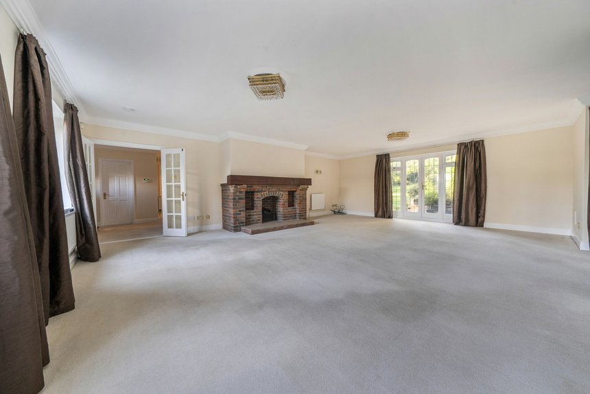 for sale south park drive london 60531 - Gibbs Gillespie