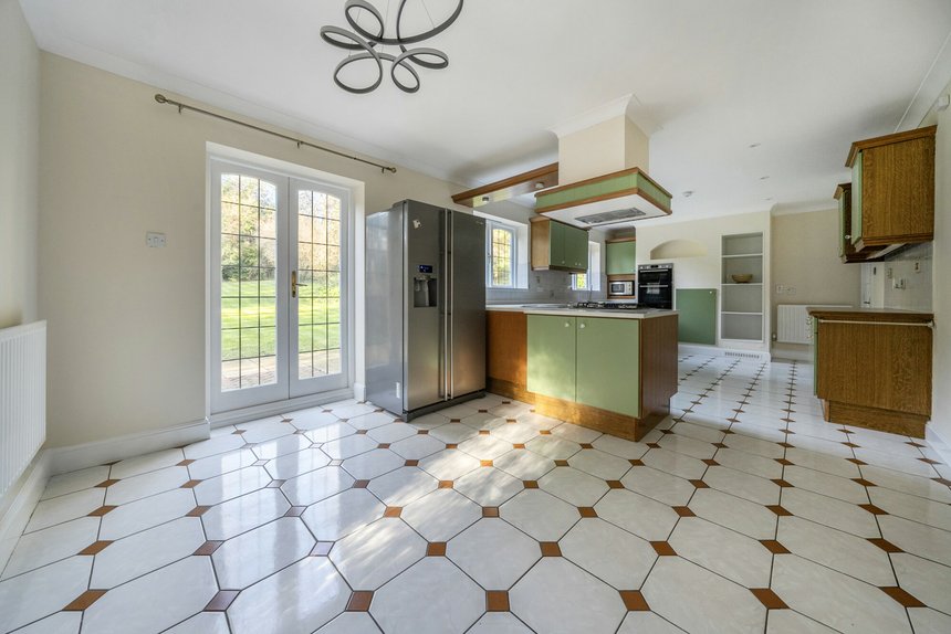 for sale south park drive london 60531 - Gibbs Gillespie