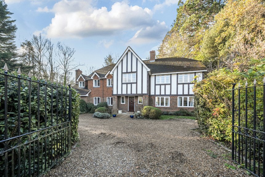 for sale south park drive london 60531 - Gibbs Gillespie