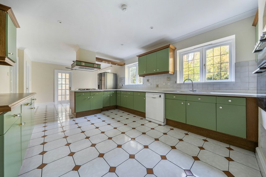 for sale south park drive london 60531 - Gibbs Gillespie