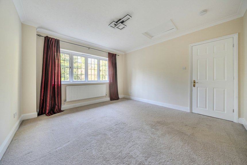 for sale south park drive london 60531 - Gibbs Gillespie