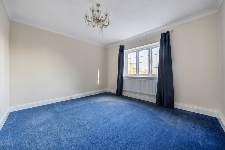 for sale south park drive london 60531 - Gibbs Gillespie