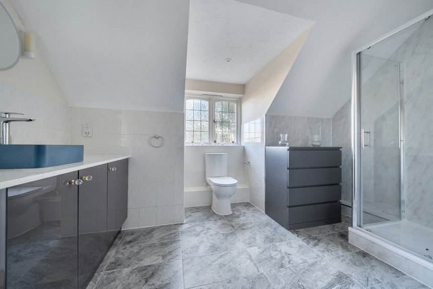 for sale south park drive london 60531 - Gibbs Gillespie