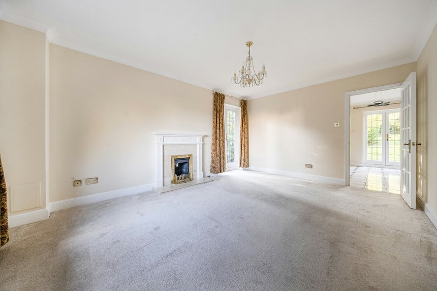 for sale south park drive london 60531 - Gibbs Gillespie