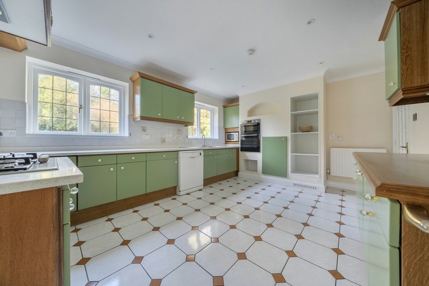 for sale south park drive london 60531 - Gibbs Gillespie