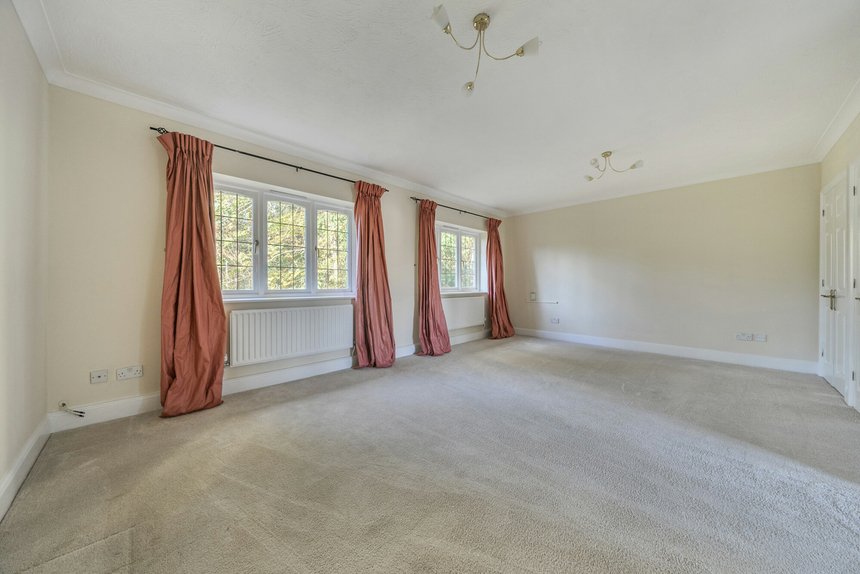 for sale south park drive london 60531 - Gibbs Gillespie