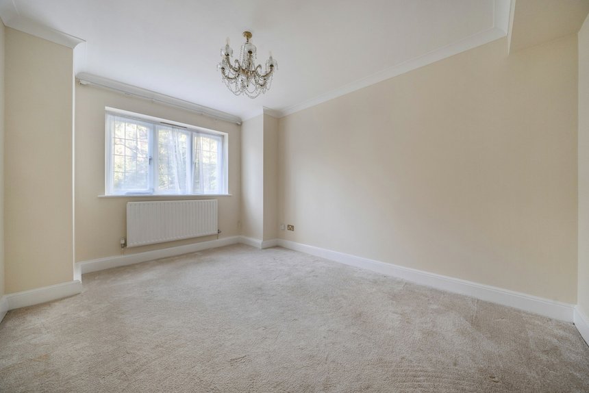 for sale south park drive london 60531 - Gibbs Gillespie