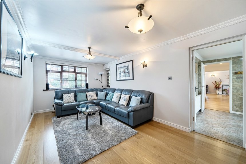 for sale knighton way lane london 60653 - Gibbs Gillespie