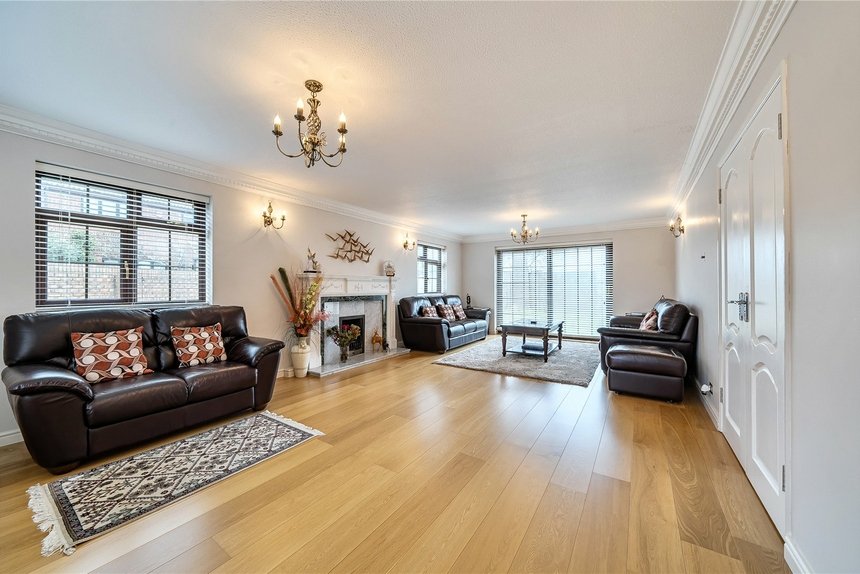 for sale knighton way lane london 60653 - Gibbs Gillespie