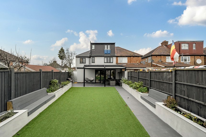 for sale briar crescent london 60720 - Gibbs Gillespie