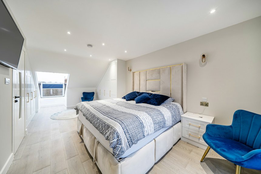 for sale briar crescent london 60720 - Gibbs Gillespie